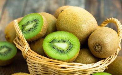 农村小伙种植猕猴桃，一年实现财富飞速增长的成功之路